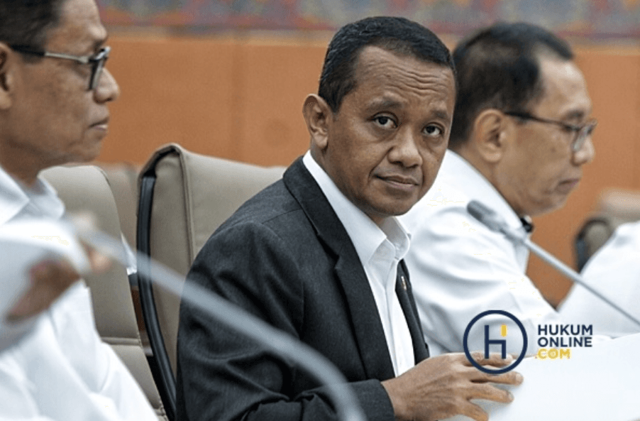 Consumer Sues Minister Bahlil Over Fuel Shortages at Private Gas Stations